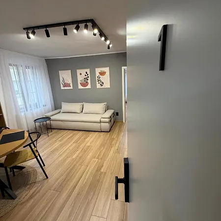 Apartment 3h *