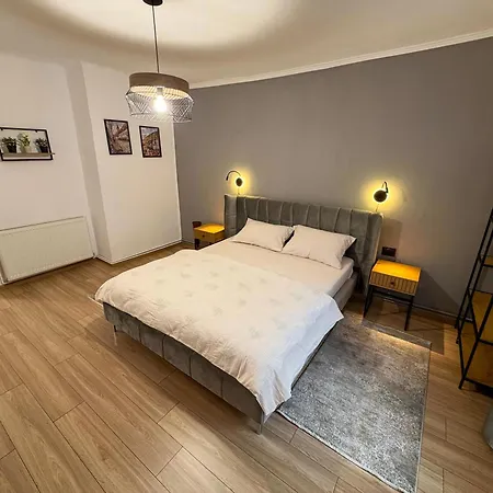 Apartment 3h *
